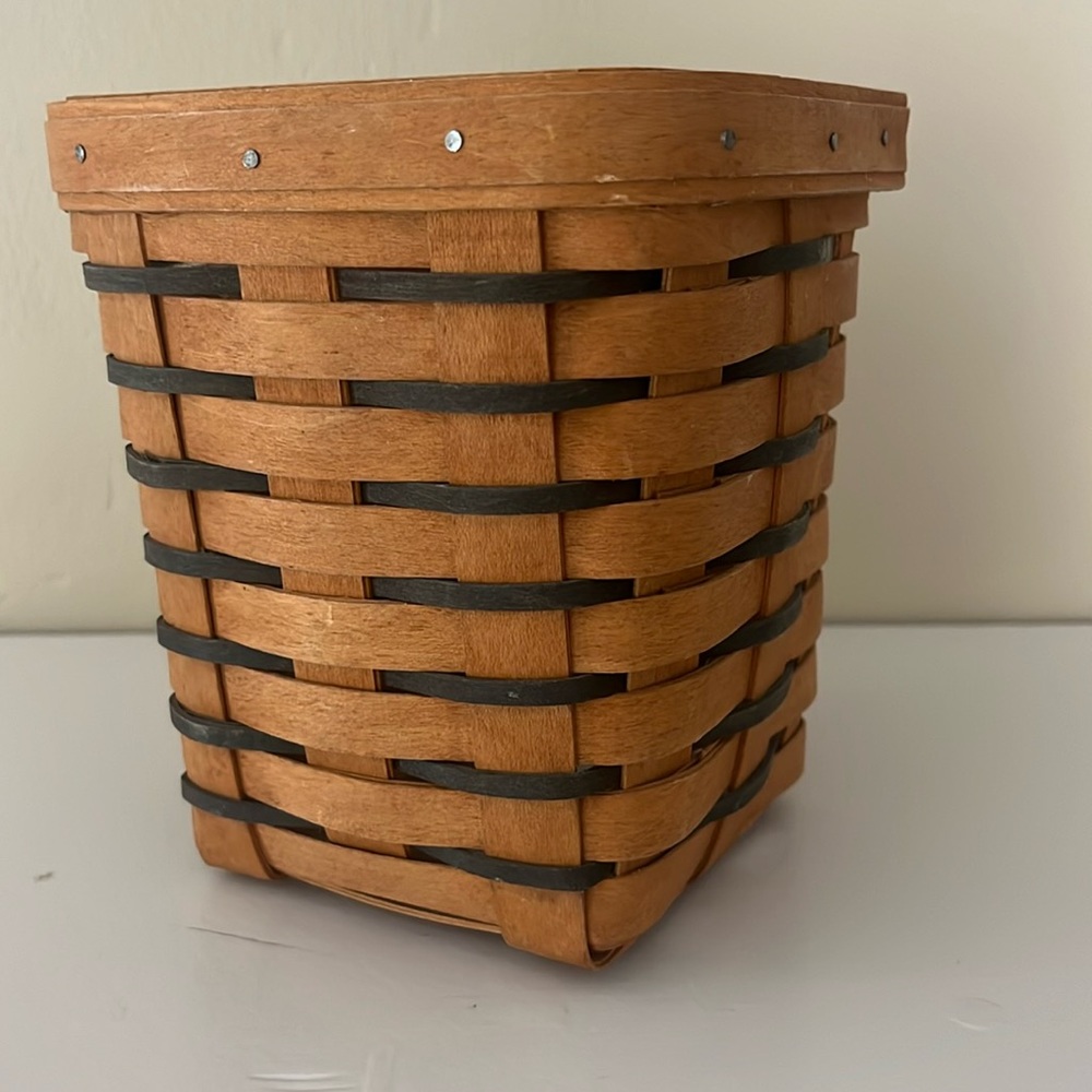 Small spoon basket with Dresden blue weave. Protector included